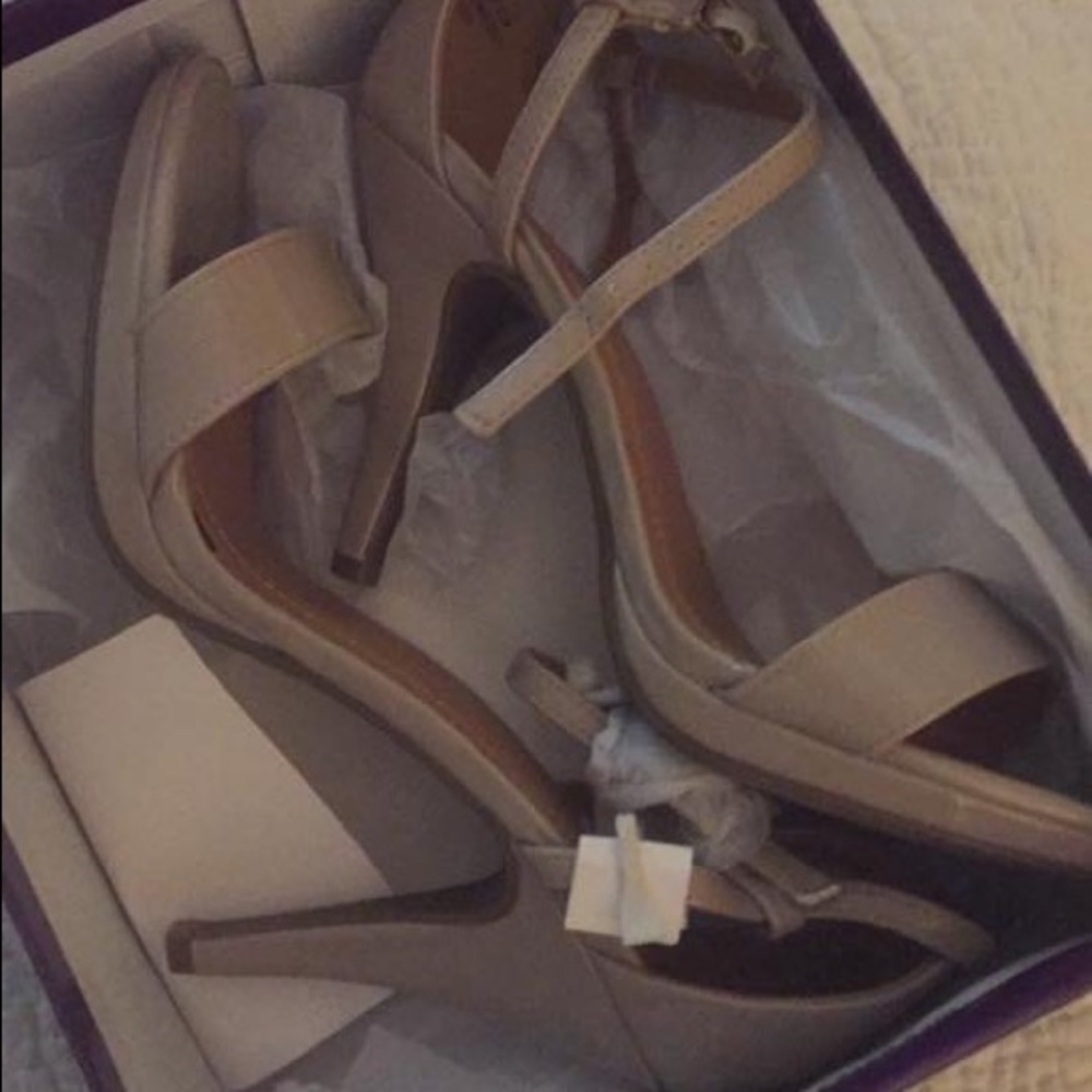 Size 9 nude heel